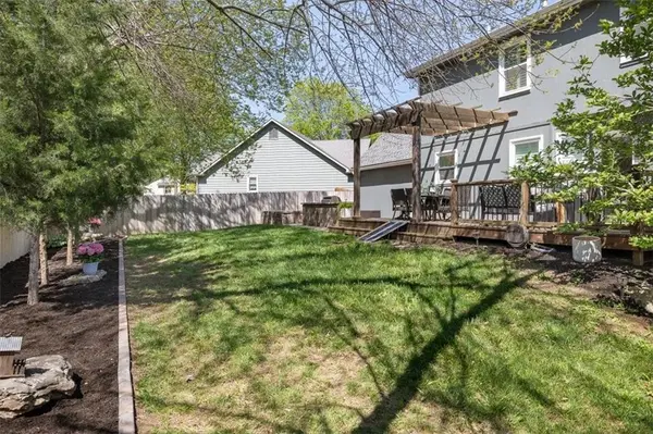 907 Andover ST, Lawrence, KS 66049