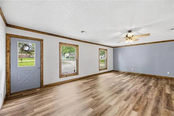 510 E 2nd ST, Pomona, KS 66076