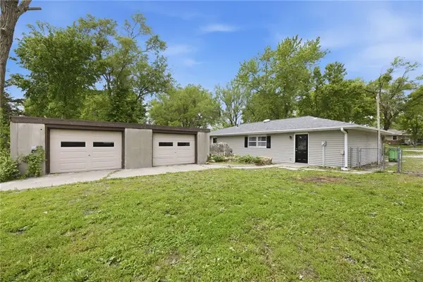 510 E 2nd ST, Pomona, KS 66076