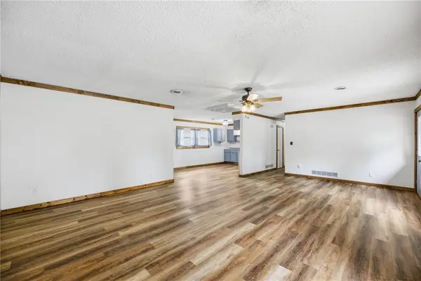 510 E 2nd ST, Pomona, KS 66076