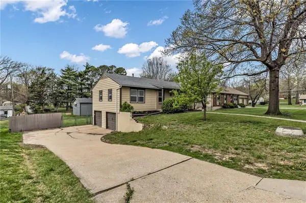 7528 N Tracy AVE, Gladstone, MO 64118