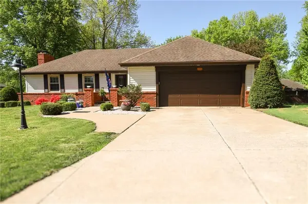 4824 Mockingbird LN, St Joseph, MO 64506