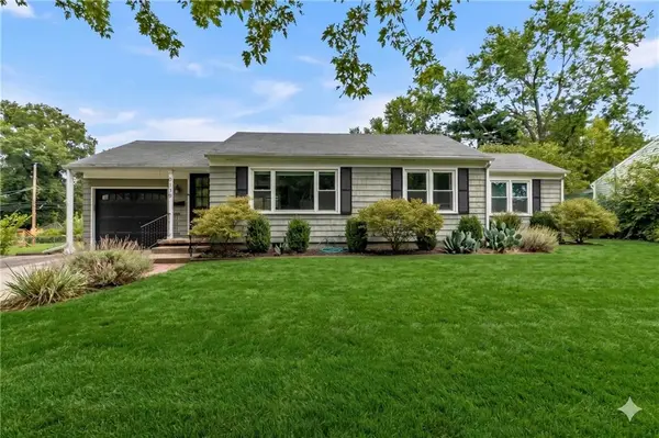 8139 Woodward ST, Overland Park, KS 66204