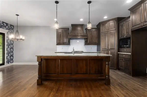 3928 NE INDEPENDENCE AVE, Lee's Summit, MO 64064