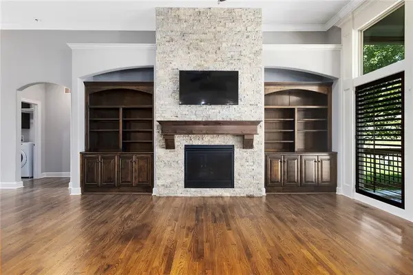 3928 NE INDEPENDENCE AVE, Lee's Summit, MO 64064