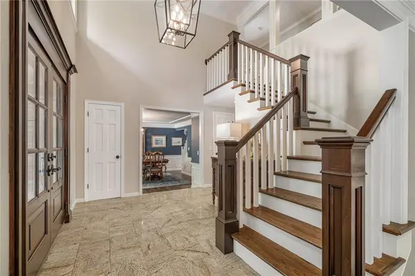 8525 Briar LN, Prairie Village, KS 66207