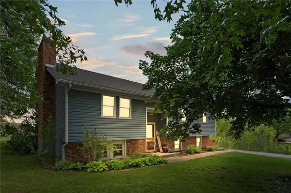 12128 Hollingsworth RD, Kansas City, KS 66109