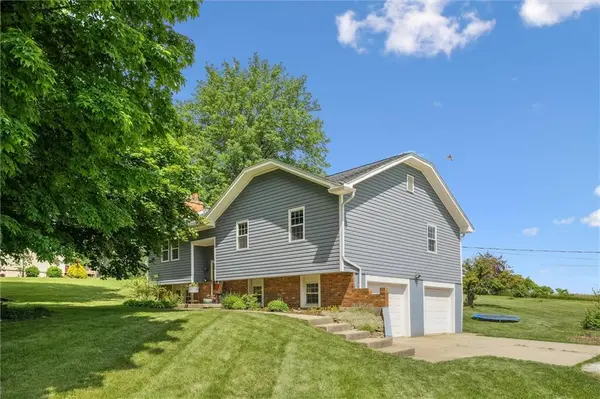 12128 Hollingsworth RD, Kansas City, KS 66109
