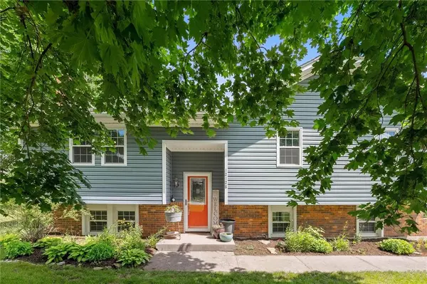 12128 Hollingsworth RD, Kansas City, KS 66109
