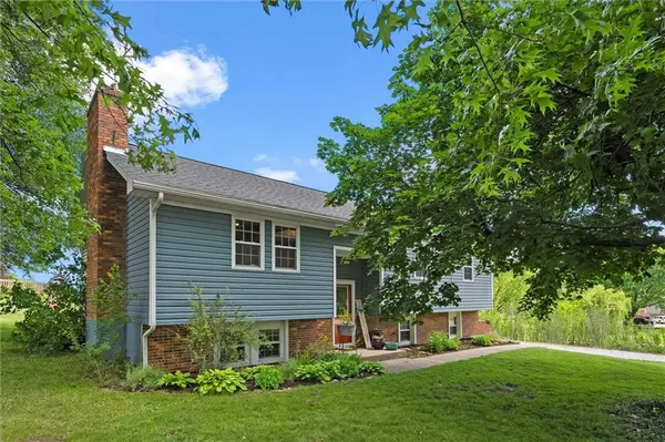 12128 Hollingsworth RD, Kansas City, KS 66109