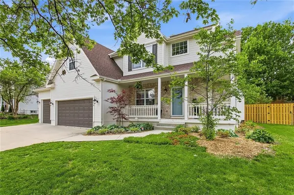 4316 SE Seattle Slew DR, Lee's Summit, MO 64082