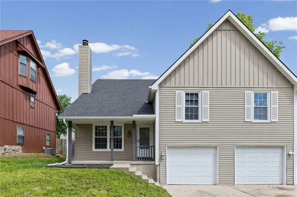 1422 La Chateau DR, Liberty, MO 64068