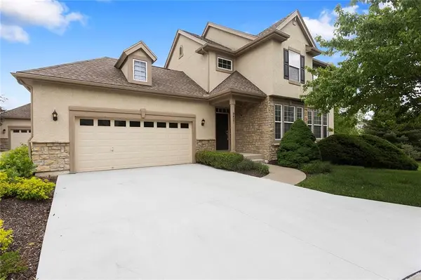 9827 Nieman PL, Overland Park, KS 66214