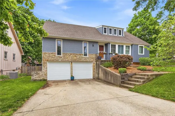 10283 Haskins ST, Lenexa, KS 66215
