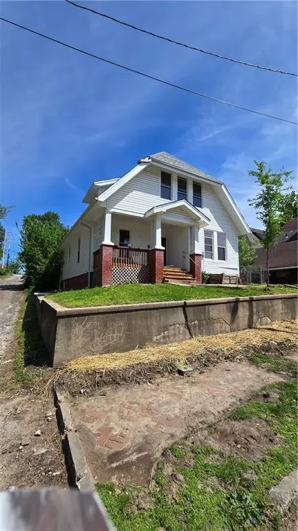 1111 N 18th ST, St Joseph, MO 64501