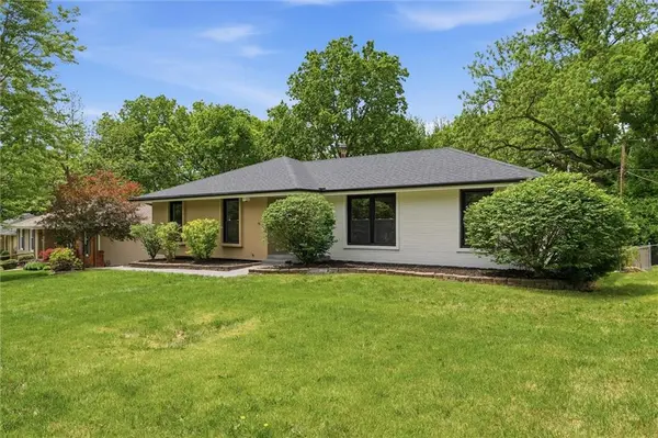 6832 NW Pleasant View DR, Parkville, MO 64152