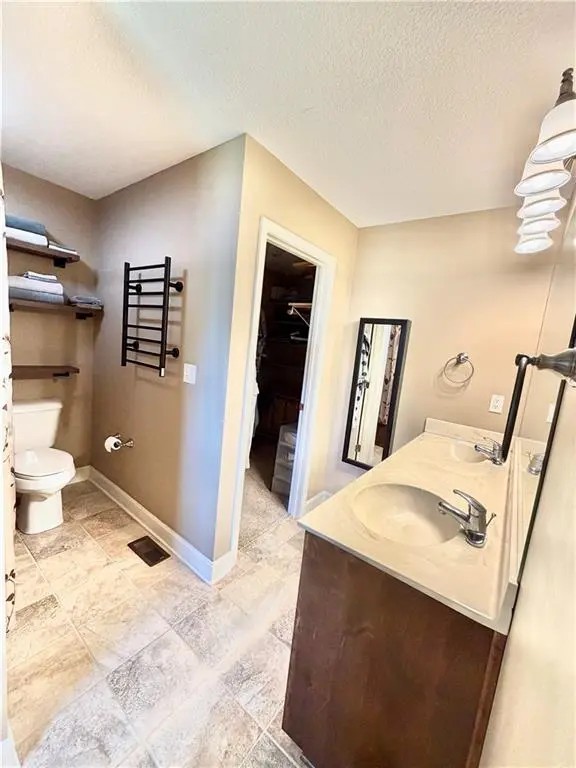 807 Charles ST, Knob Noster, MO 65336