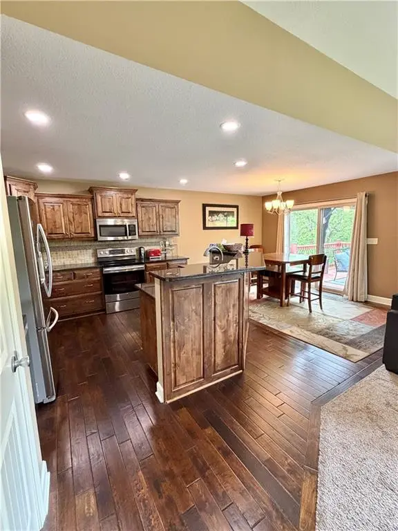 807 Charles ST, Knob Noster, MO 65336