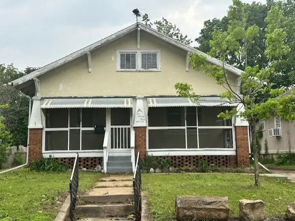 229 S Oak ST, Nevada, MO 64772