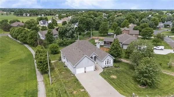 17603 157th ST, Basehor, KS 66007