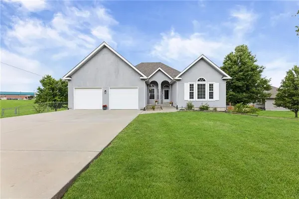 17603 157th ST, Basehor, KS 66007
