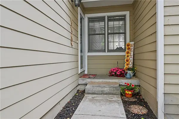 9411 W 119th TER, Overland Park, KS 66213