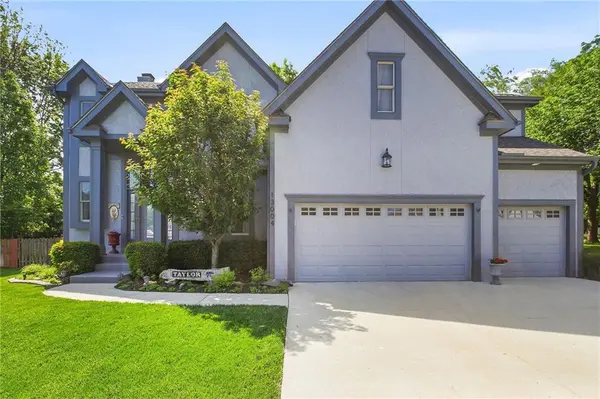 13004 Reeder ST, Overland Park, KS 66213