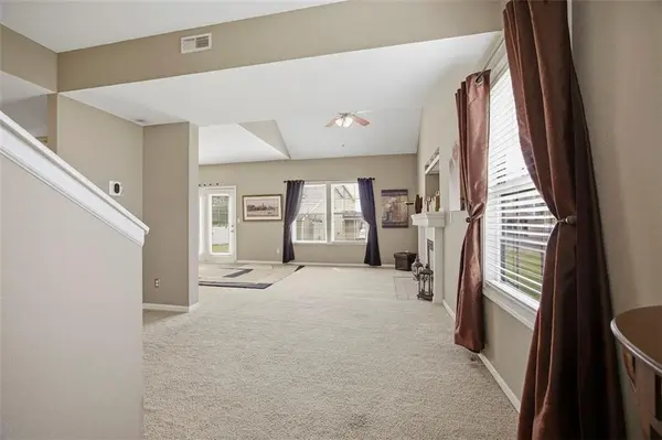 385 W Acorn ST, Gardner, KS 66030