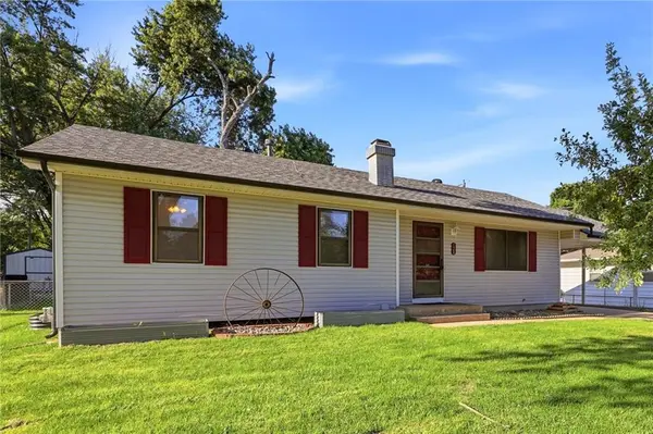 128 SW 18TH ST, Oak Grove, MO 64075