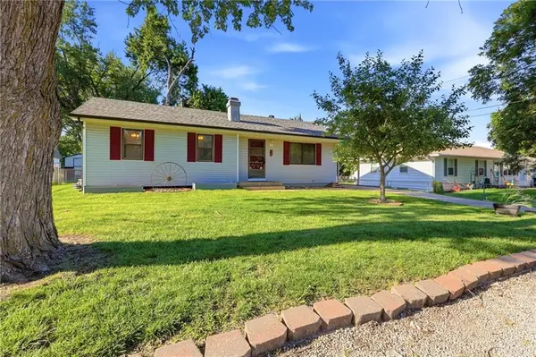 128 SW 18TH ST, Oak Grove, MO 64075