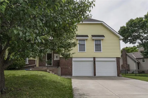 7302 Earnshaw ST, Shawnee, KS 66216