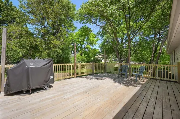 505 Arena DR, Peculiar, MO 64078