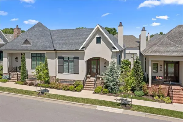 9257 Parkside DR, Prairie Village, KS 66207