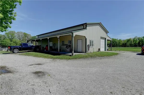 40101 E 24 HWY, Napoleon, MO 64074