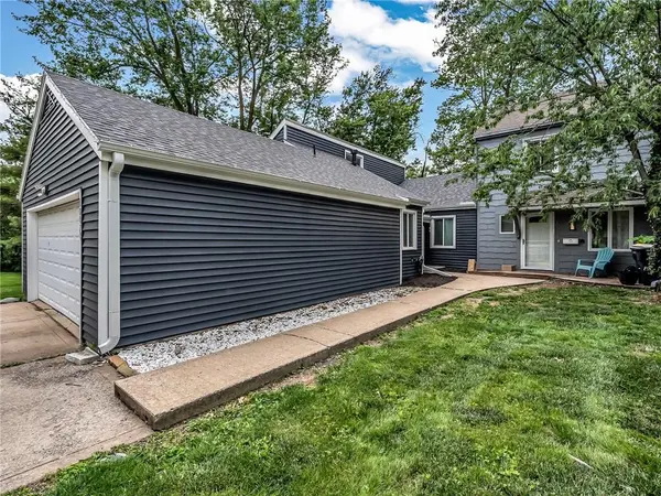 10078 N LOCUST ST, Kansas City, MO 64155