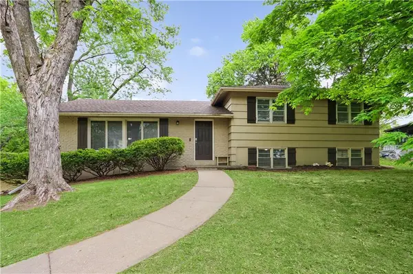 6155 NE Circle View DR, Kansas City, MO 64118