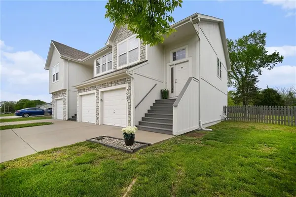 7537 McCoy ST, Shawnee, KS 66227