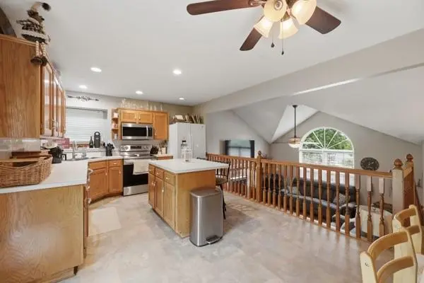 307 SW 13th ST, Oak Grove, MO 64075