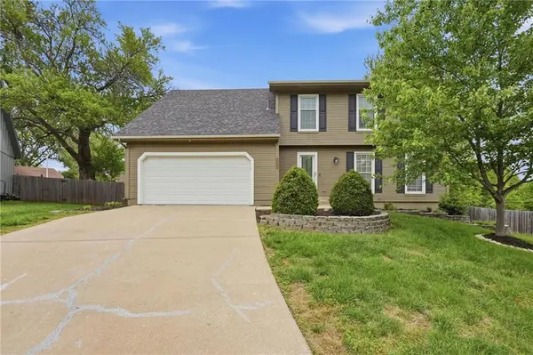 15107 W 83rd TER, Lenexa, KS 66219