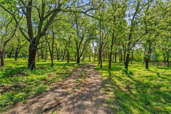 6948 Maurer RD, Shawnee, KS 66217