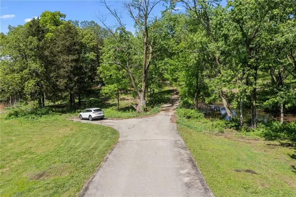 6948 Maurer RD, Shawnee, KS 66217
