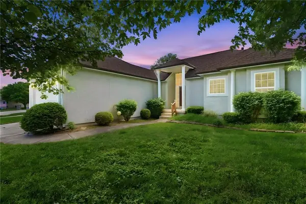 3008 SW 9TH TER, Lee's Summit, MO 64081