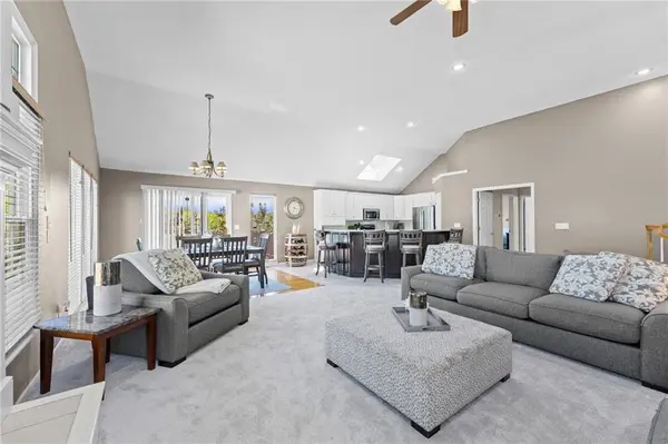 10137 THEDEN CIR, Lenexa, KS 66220