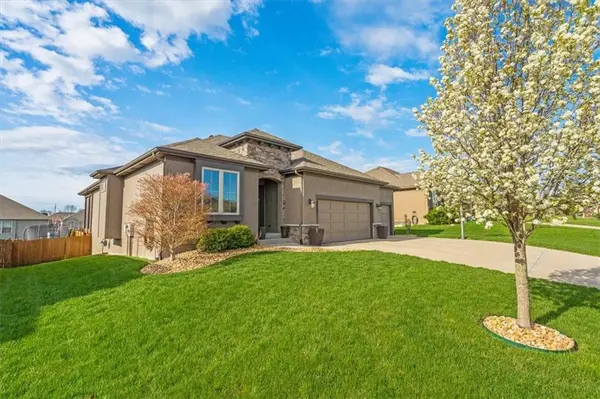 19421 W 200th TER, Spring Hill, KS 66083