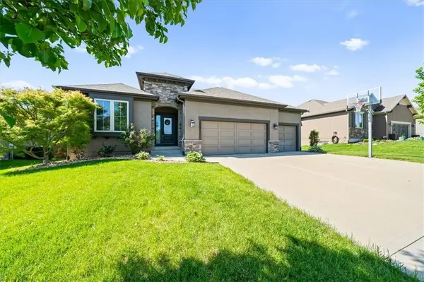 19421 W 200th TER, Spring Hill, KS 66083