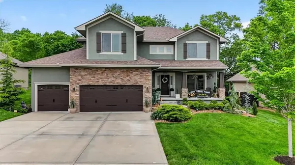 2320 SW Deer Run RD, Lee's Summit, MO 64082