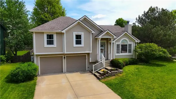 7305 N Richmond AVE, Kansas City, MO 64158