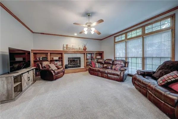 13842 W 110th ST, Lenexa, KS 66215