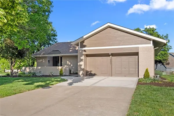 15801 Dearborn ST, Overland Park, KS 66223