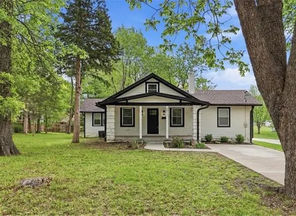 6017 Mastin ST,  Merriam,  KS 66203